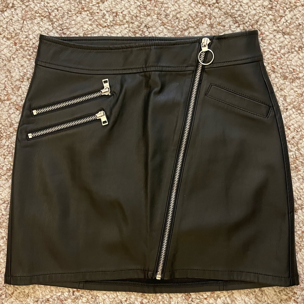 Black Zipper Leather Detail Skirt